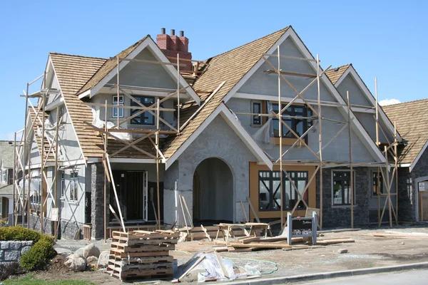Ensure Quality Work with an Expert Roofing Contractor