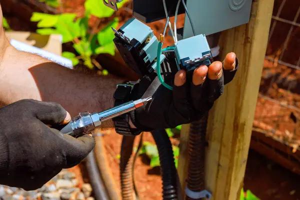 Experienced Electrician Lansdowne Providing Prompt Service